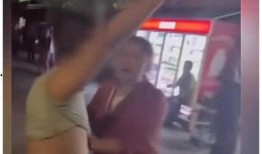 爆料的老太太视频播放在线观看